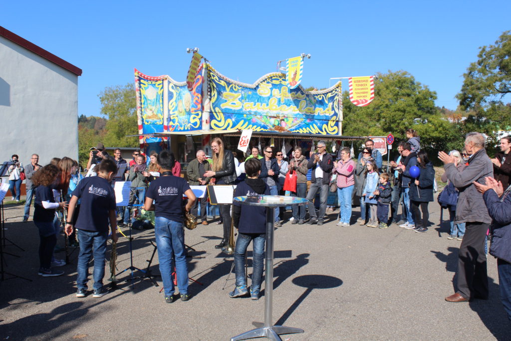 Sonnenschein und viele Besucher am Kerwesonntag